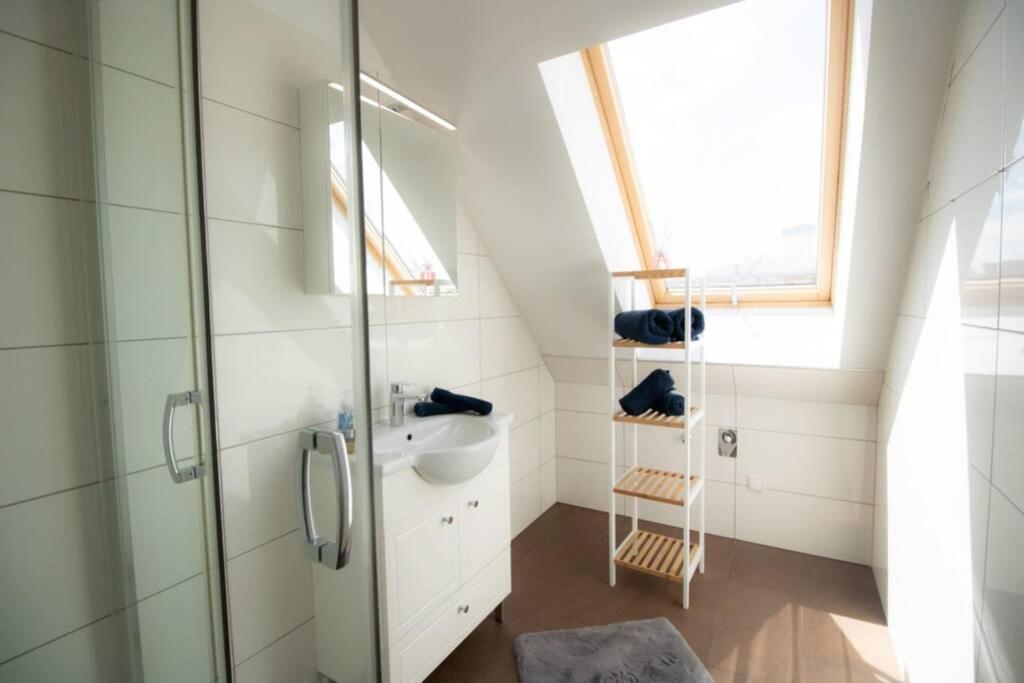 Sunny & Cozy Penthouse With Balcony L Dg4'14 Apartamento Viena Exterior foto