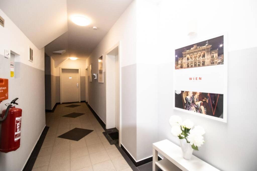 Sunny & Cozy Penthouse With Balcony L Dg4'14 Apartamento Viena Exterior foto